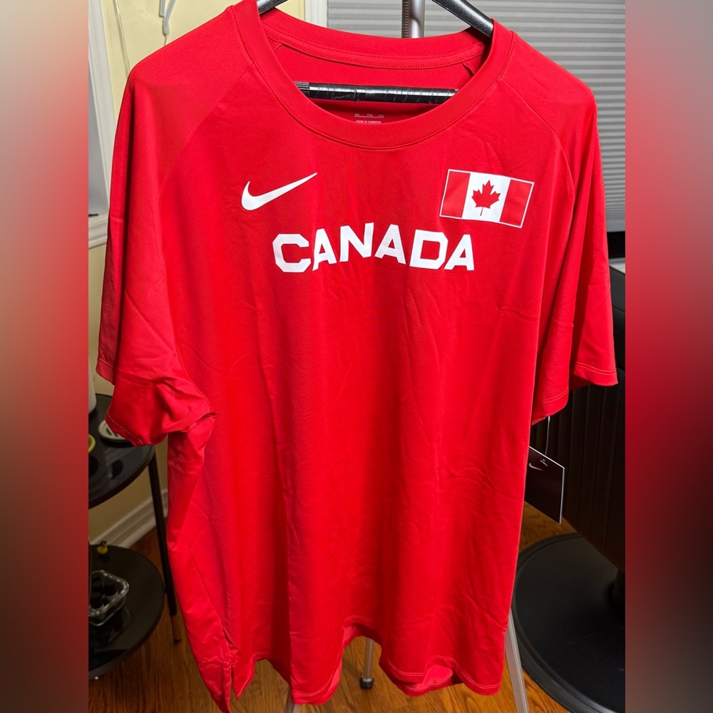 Beautiful CANADA T-Shirt !!!